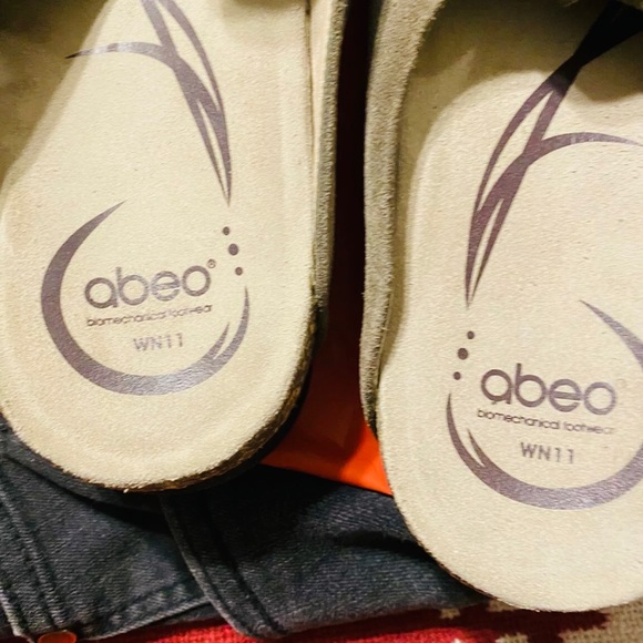 Abeo Bio System Women’s Brown Suede Mules
Size 11 - Picture 5 of 12